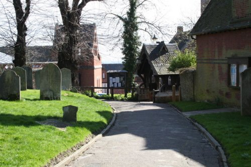 Commonwealth War Graves St. Mary Lower Churchyard