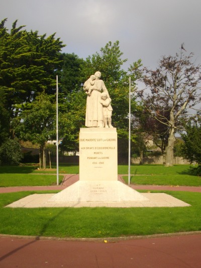 Oorlogsmonument Equeurdreville #1