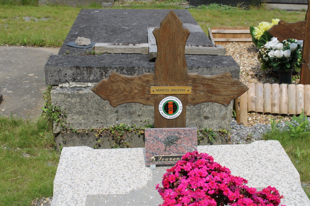 Belgian Graves Veterans Chapelle--Oie #2