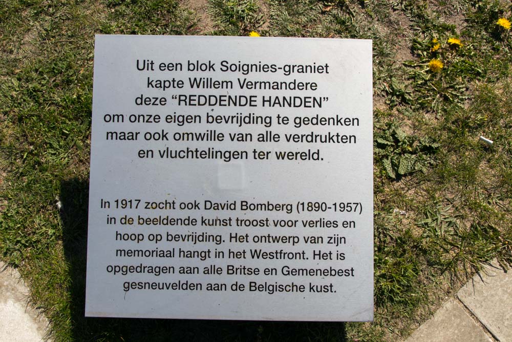Statue Savings Hands Nieuwpoort #3