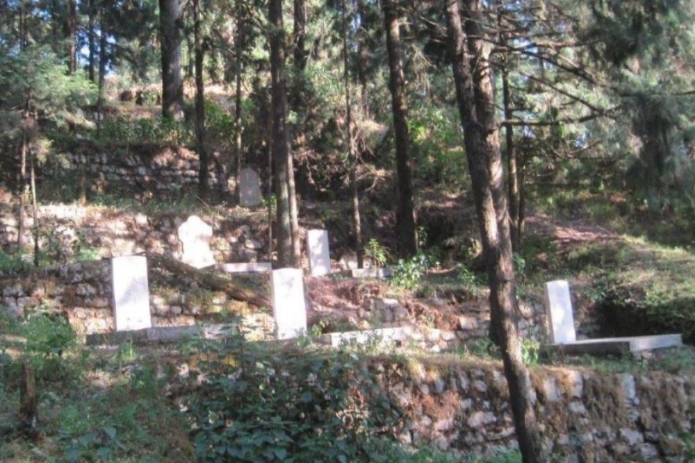 Commonwealth War Graves Pines Old Cemetery