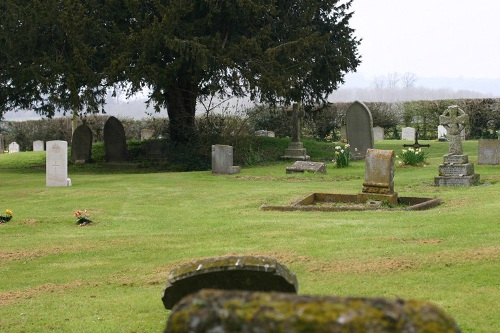 Commonwealth War Grave St. Mary Churchyard #1