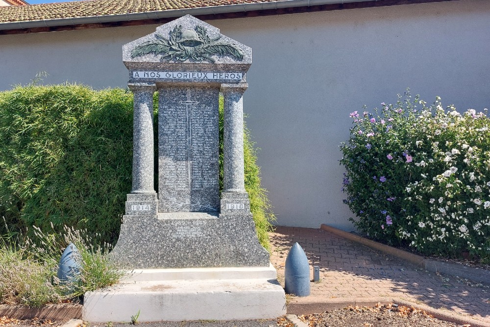 Oorlogsmonument Bellegarde-en-Forez #1