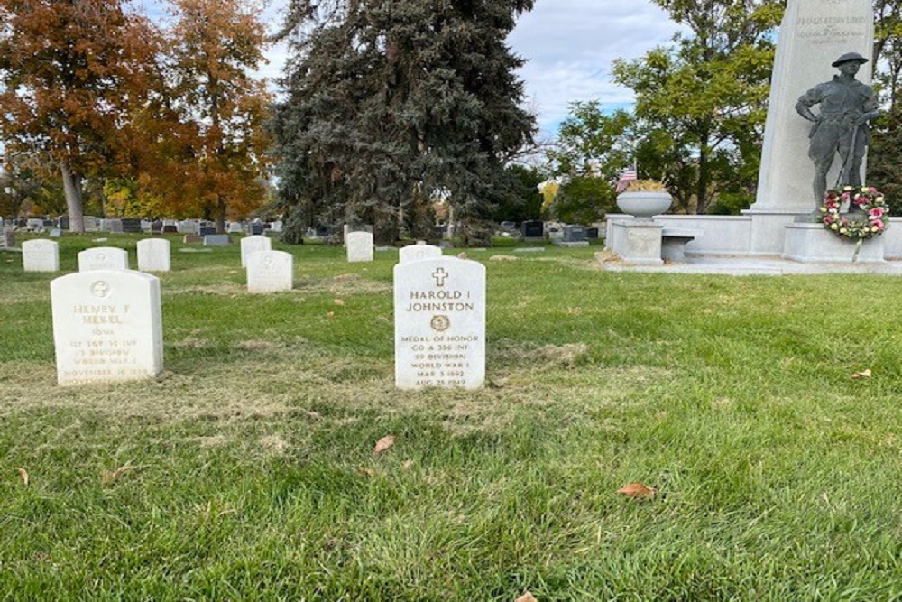 Grave Harold I Johnston MoH #1