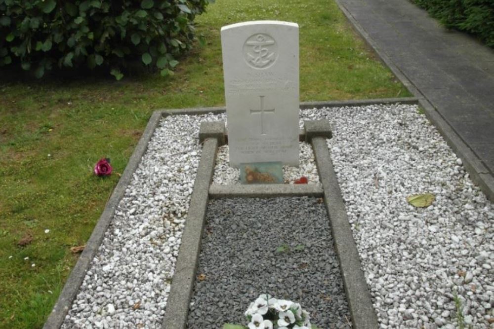 Commonwealth War Grave Schelle #1