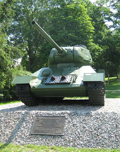 Massagraf Sovjet Soldaten & T-34/85 Tank Czarnków #3