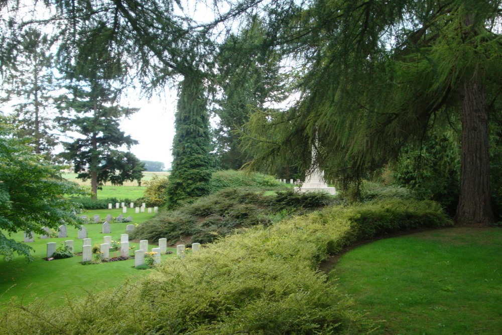 Commonwealth War Cemetery St. Symphorien #2