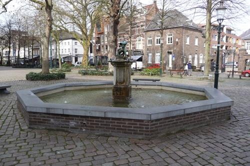 Herdenkingsfontein Vrouwen van Roermond