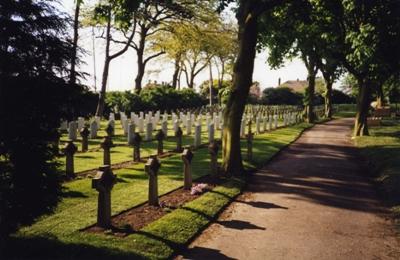 Commonwealth War Graves Caister Cemetery