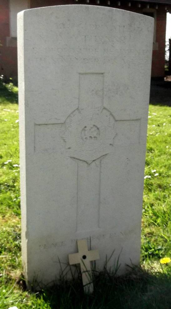 Commonwealth War Grave Isham Cemetery #1