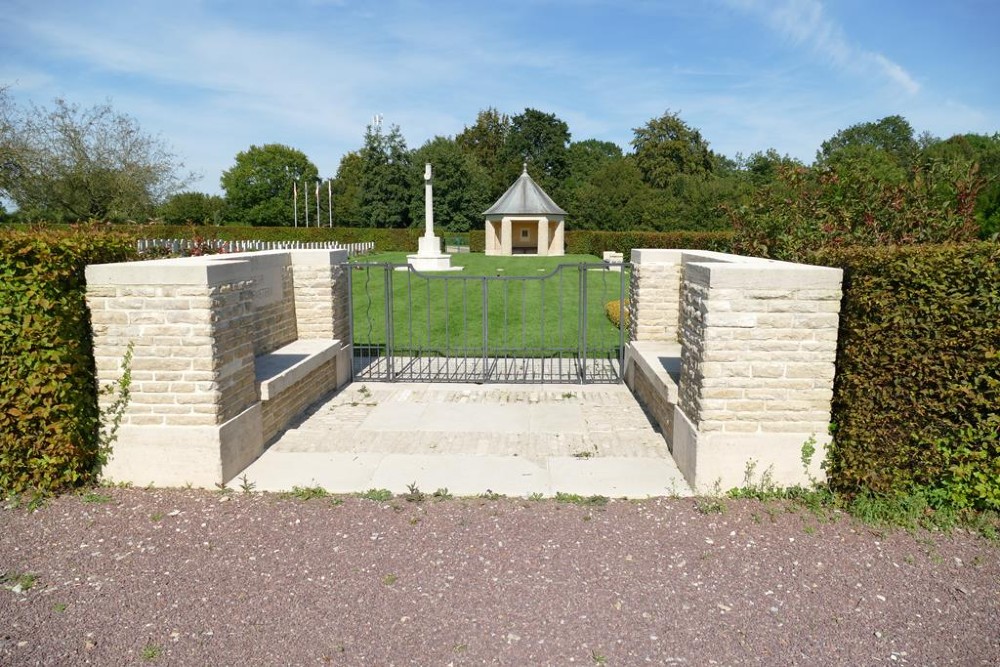 Commonwealth War Cemetery Saint Desir