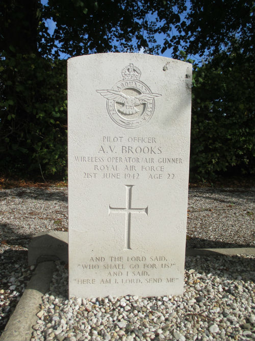 Commonwealth War Graves General Cemetery Leens