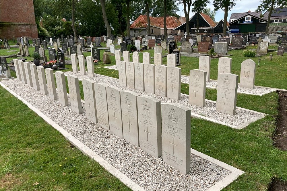 Commonwealth War Graves Protestant Churchyard Makkum #1