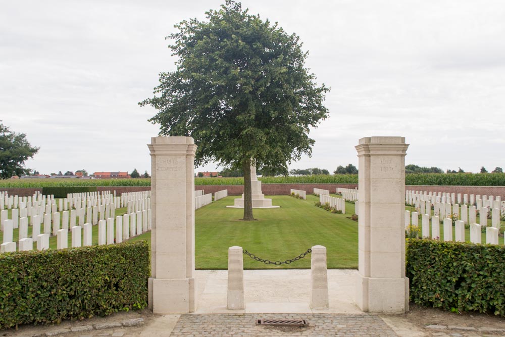 Commonwealth War Cemetery The Huts #2