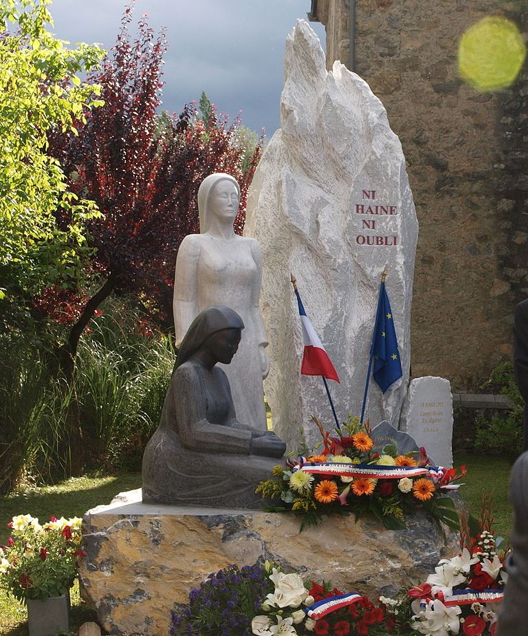 Oorlogsmonument Izaourt #1