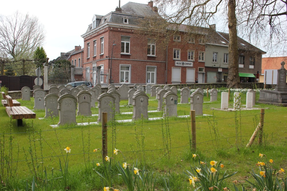 Belgian Graves Veterans Sint-Pieters-Leeuw Churchyard