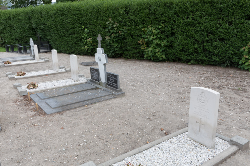 Commonwealth War Graves Odiliapeel #2