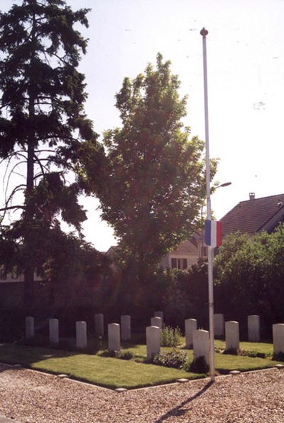 Oorlogsgraven van het Gemenebest Pontoise #1