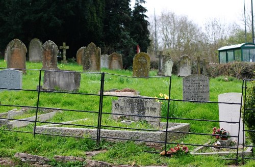 Commonwealth War Grave St Mary Churchyard