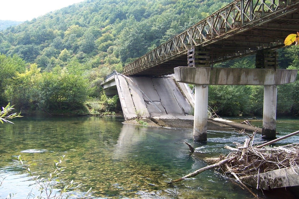 Opgeblazen Brug Rivier Una #5