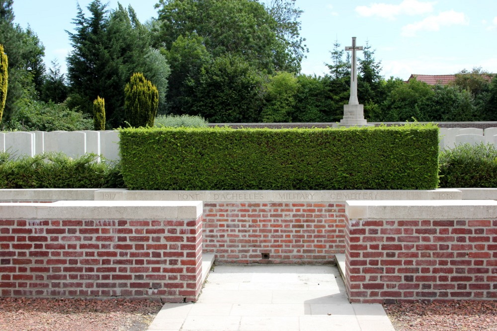 Commonwealth War Cemetery Pont-d'Achelles