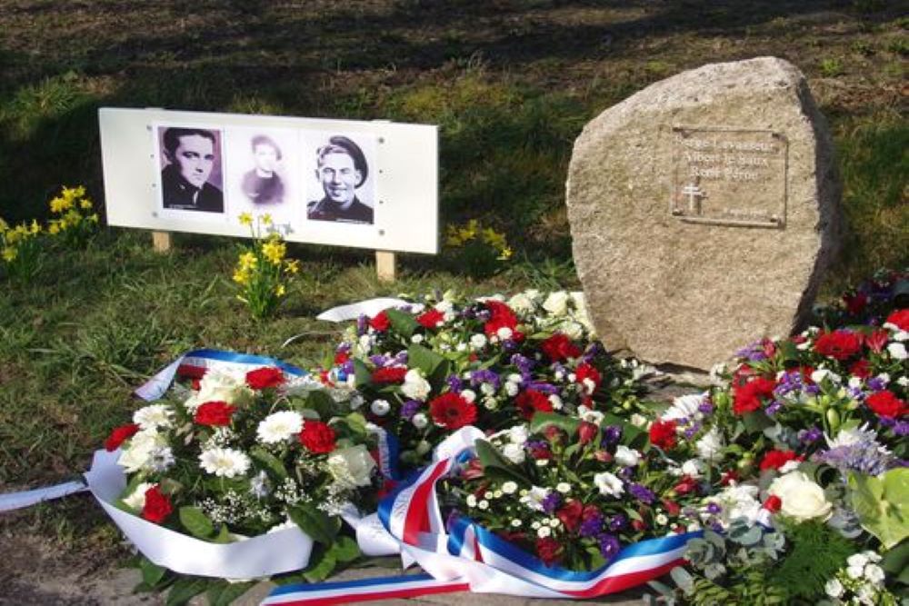 War Memorial French SAS Paratroopers