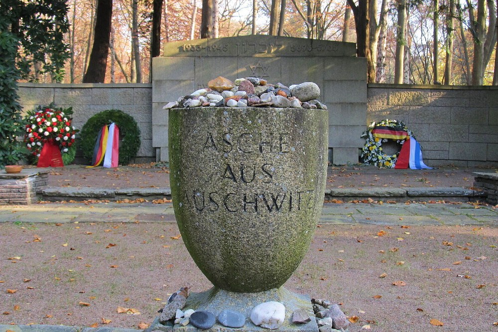Monument Vermoorde Joden Joodse Begraafplaats Friedhof Ohlsdorf Hamburg #3