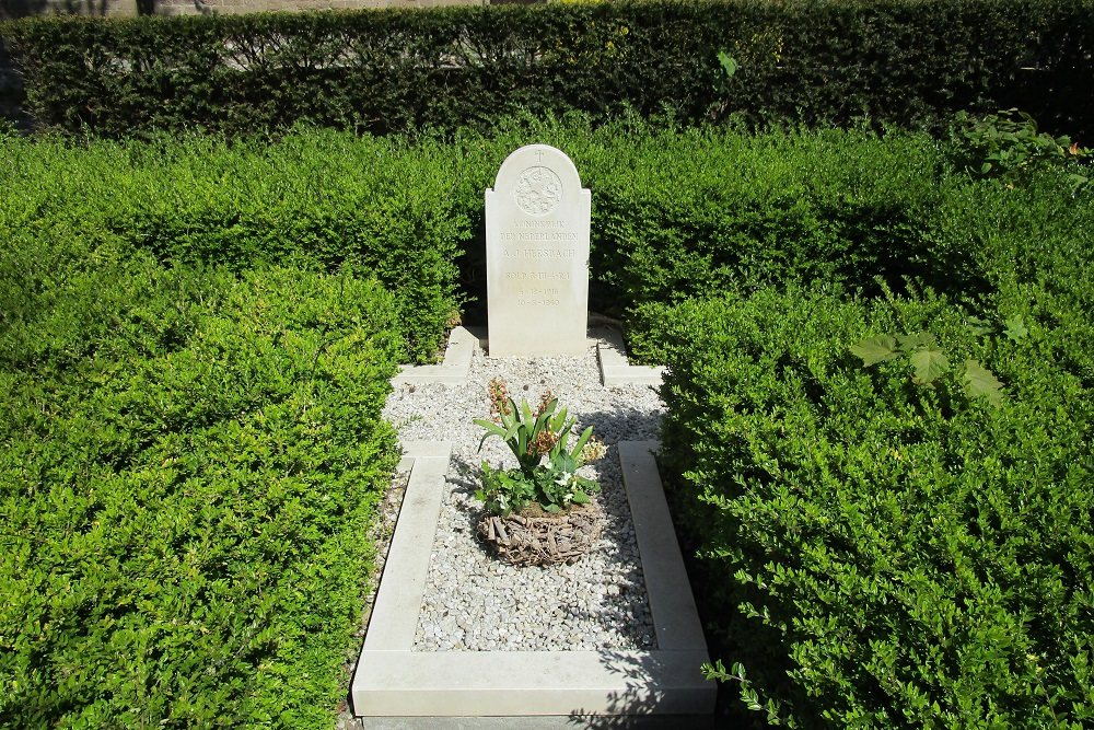 Dutch War Grave Dutch Reformed Cemetery Rijnsburg #2