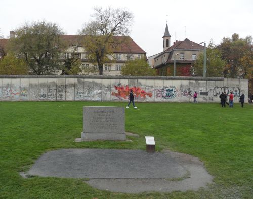 Gedenksteen Slachtoffers Tweede Wereldoorlog en Duitse deling #1