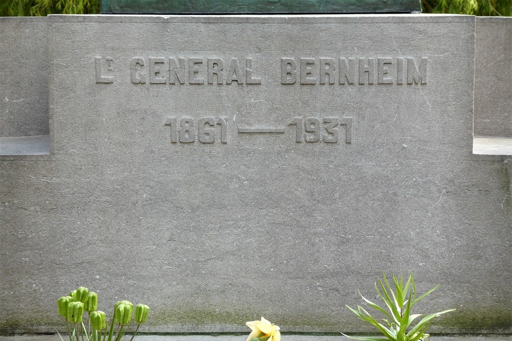 Standbeeld Luitenant-Generaal Bernheim #5