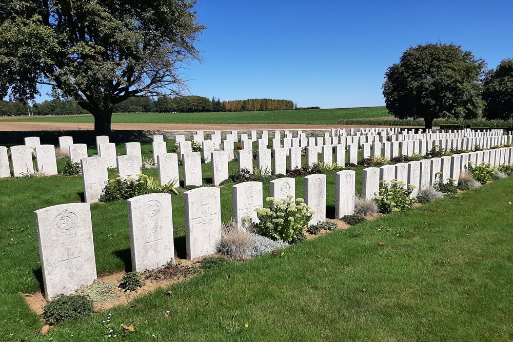 Commonwealth War Cemetery Knightsbridge #5