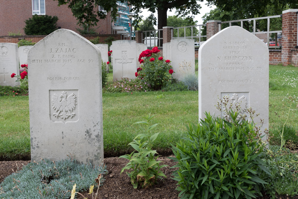Commonwealth War Cemetery Uden #4