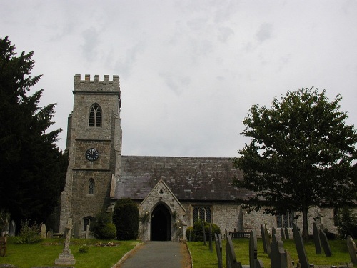 Commonwealth War Graves St Gwynog Churchyard