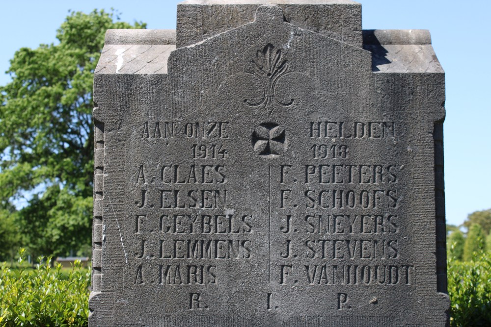 Oorlogsmonument Begraafplaats Heusden #3