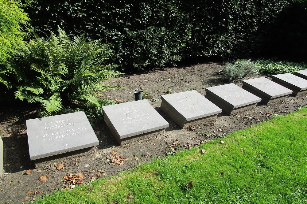 Graven Verzetsstrijders Algemene Begraafplaats Crooswijk #3