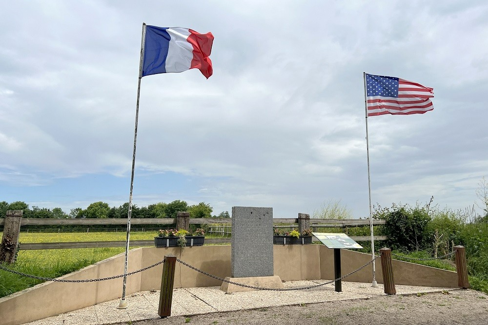 Monument L' Arodrome St. Pellerin Catz Les Veys #1