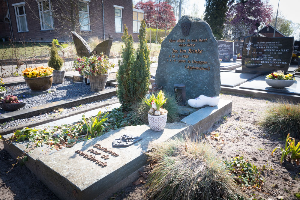 Dutch War Grave Rekken New Roman Catholic Cemetery #2