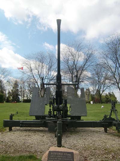 Ordnance QF 25 Pounder & Bofors 40mm Beechwood Cemetery #4