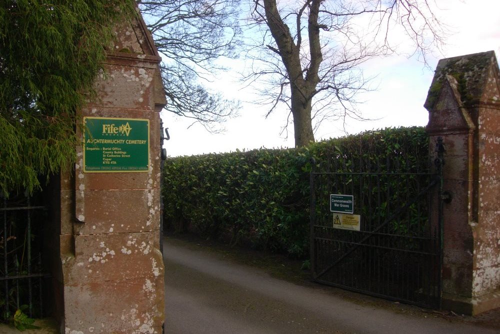 Oorlogsgraven van het Gemenebest Auchtermuchty Cemetery