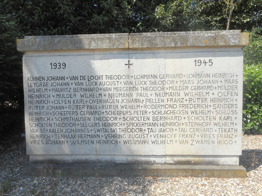 War memorial Vynen #3