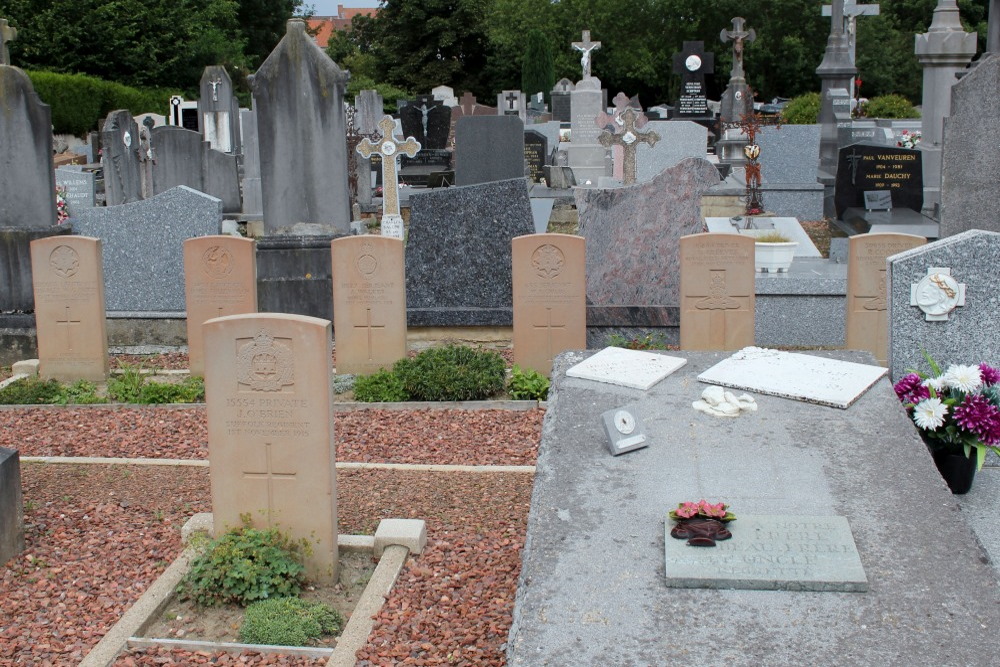Commonwealth War Graves Steenvoorde #1