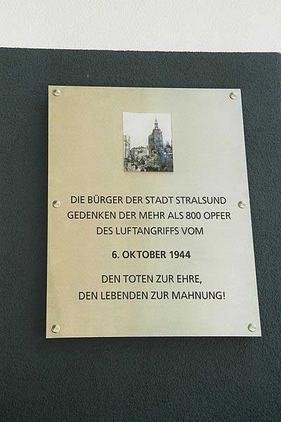 Gedenkteken Luchtbombardement Stralsund #1