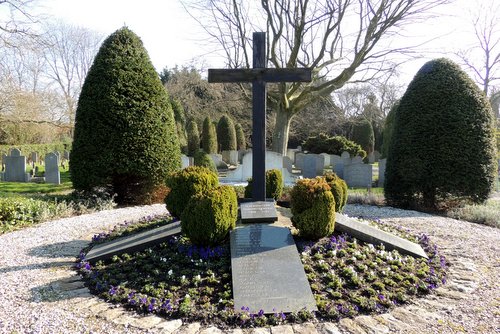 Memorial Arnemuiden Cemetery #1