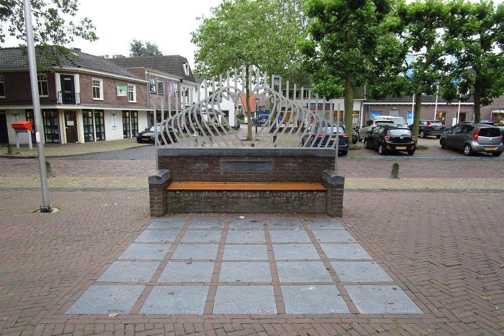 Oorlogsmonument Houten #1