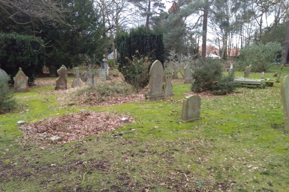 Oorlogsgraven van het Gemenebest St. Andrew Churchyard #1