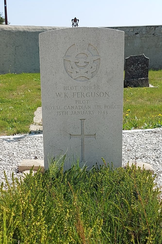 Commonwealth War Grave Saint-Martin-des-Entres #5