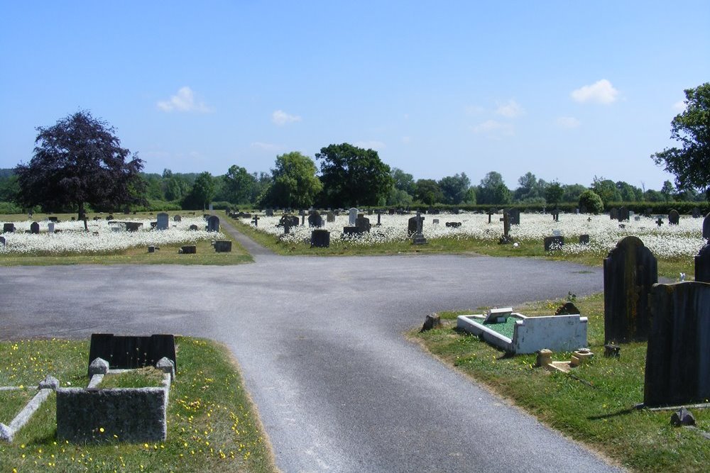 Commonwealth War Graves Hellingly Cemetery