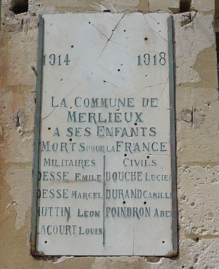 Monument Eerste Wereldoorlog Gemeentehuis Merlieux-et-Fouquerolles #1