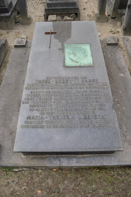 Grave Karel Cogge Veurne #5