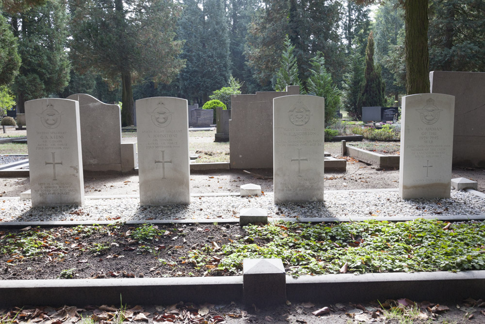 Commonwealth War Graves Municipal Cemetery Zelhem #5